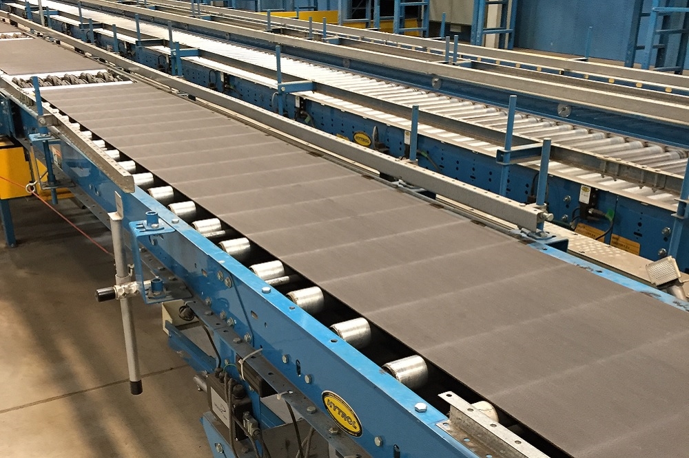 Used Powered Belt Over Roller Conveyor for Sale in New York